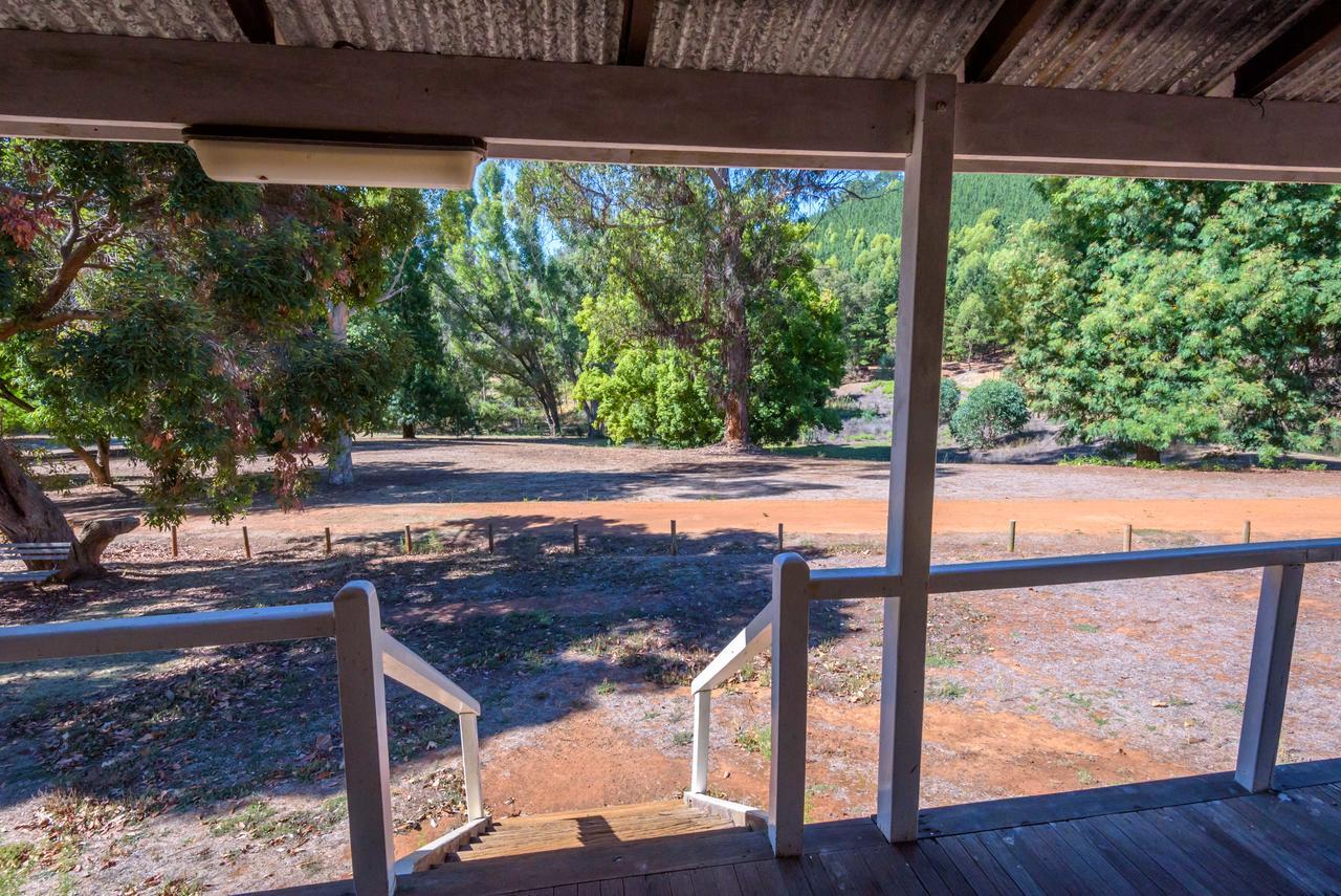 Lewana Cottages Balingup Esterno foto